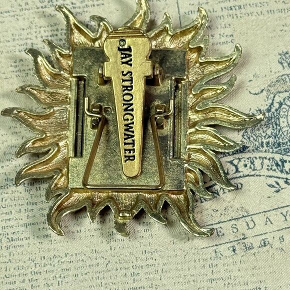 Jay Strongwater Photo Frame 2" Neiman Marcus Sunburst Easel Clip Pin Miniature - Picture 3 of 5